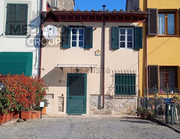casa indipendente in vendita a Lucca in zona Centro Città