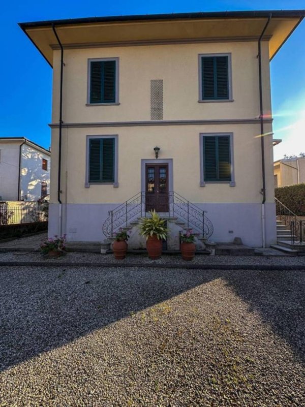 casa indipendente in vendita a Lucca in zona Centro Città