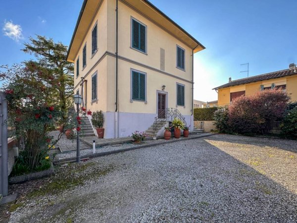casa indipendente in vendita a Lucca in zona Centro Città