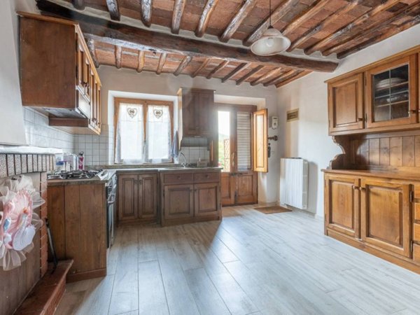 casa indipendente in vendita a Lucca in zona Balbano