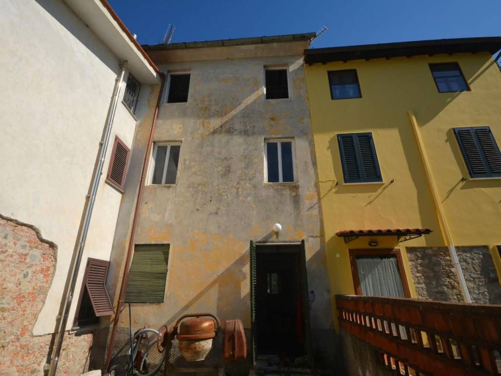 casa indipendente in vendita a Lucca in zona Nave