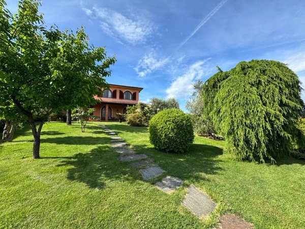 casa indipendente in vendita a Lucca in zona Monte San Quirico