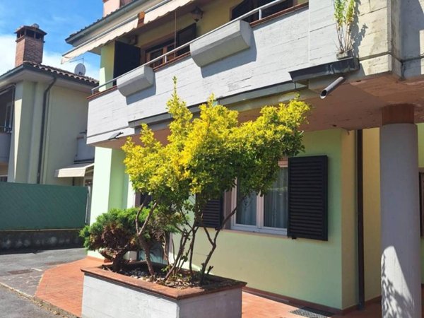 casa indipendente in vendita a Lucca in zona zona Arancio