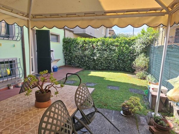 casa indipendente in vendita a Lucca in zona Centro Città