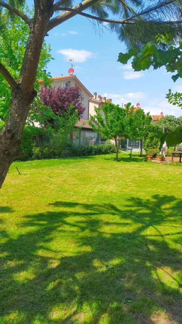 casa indipendente in vendita a Lucca in zona Picciorana