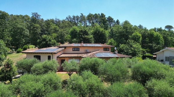 casa indipendente in vendita a Lucca in zona Centro Città