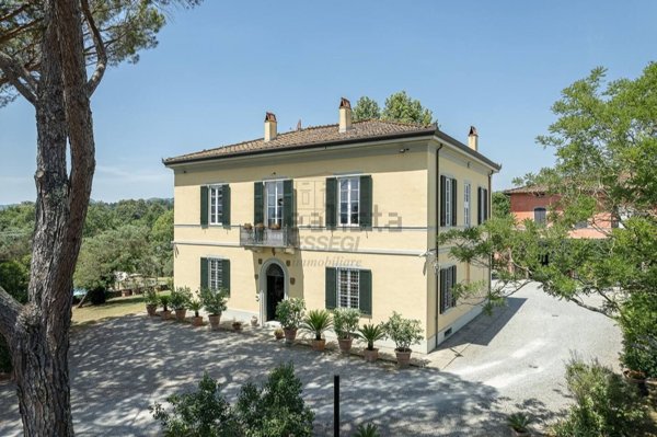casa indipendente in vendita a Lucca in zona Centro Città