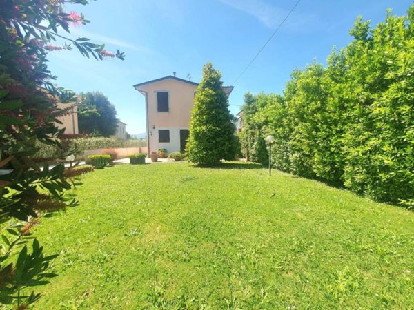 casa indipendente in vendita a Lucca in zona zona SS. Annunziata