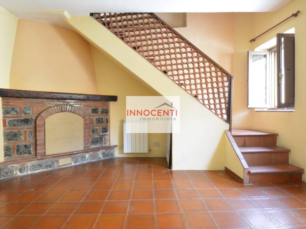casa indipendente in vendita a Lucca in zona Cerasomma