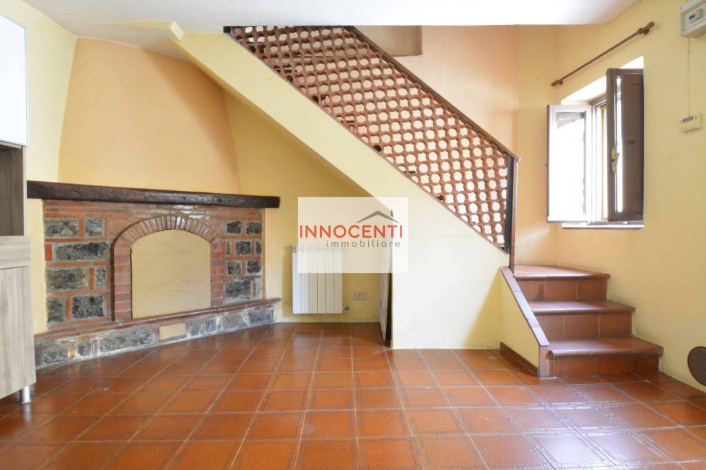 casa indipendente in vendita a Lucca in zona Cerasomma