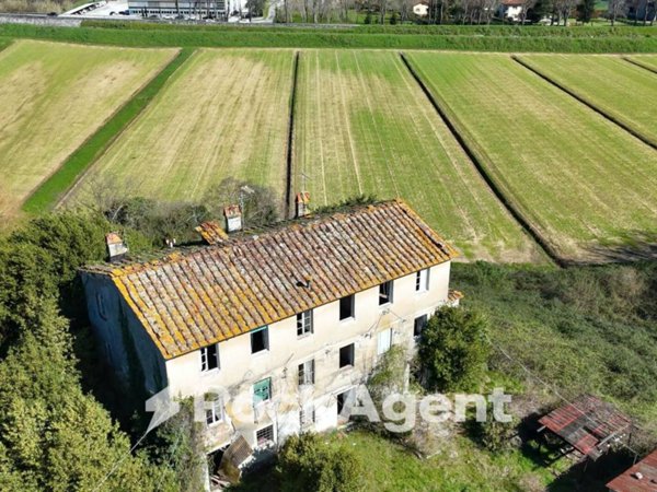 casa indipendente in vendita a Lucca in zona Monte San Quirico