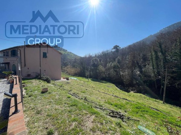 casa indipendente in vendita a Lucca in zona Mastiano