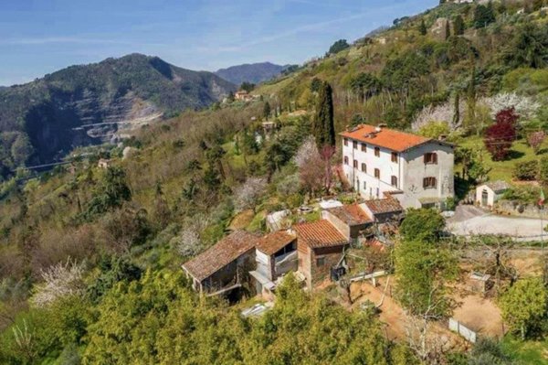 casa indipendente in vendita a Lucca in zona Palmata