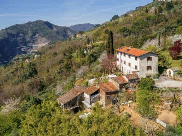 casa indipendente in vendita a Lucca in zona Mastiano