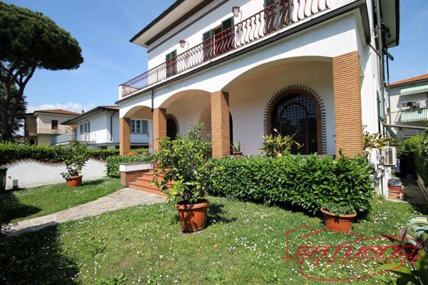 casa indipendente in vendita a Lucca in zona Centro Città