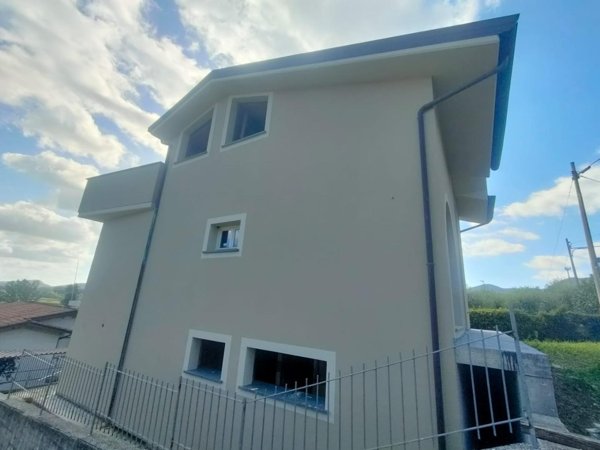 casa indipendente in vendita a Lucca