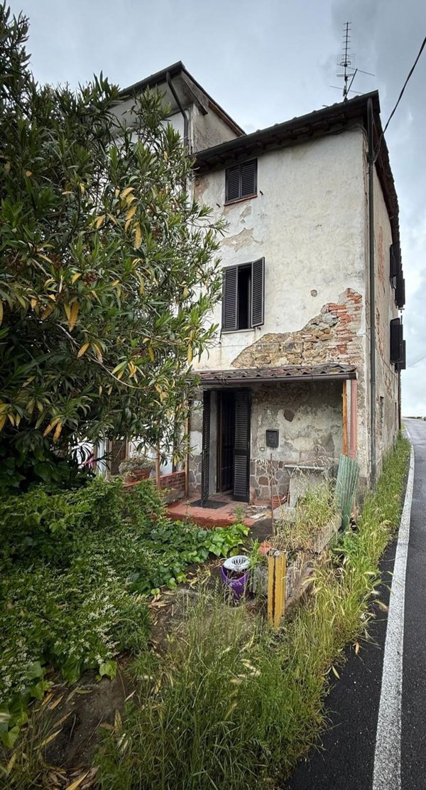 casa indipendente in vendita a Lucca in zona Sant'Alessio