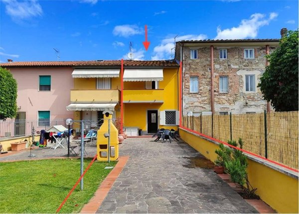 casa indipendente in vendita a Lucca in zona Picciorana
