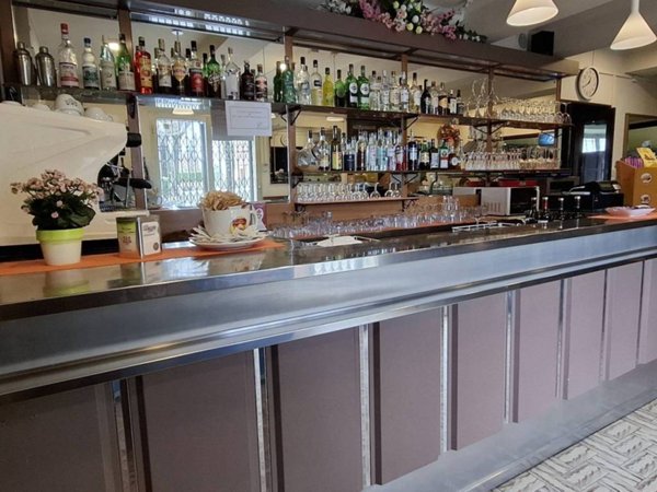 negozio in vendita a Lucca in zona zona SS. Annunziata