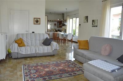 casa indipendente in vendita a Lucca in zona Farneta