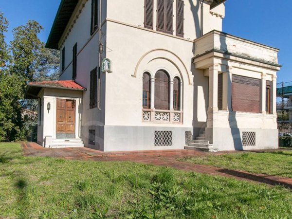 casa indipendente in vendita a Lucca in zona zona Arancio