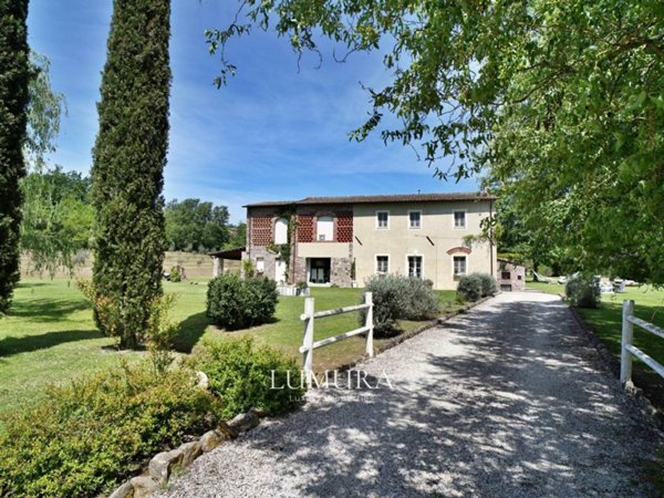 casa indipendente in vendita a Lucca in zona San Macario in Piano