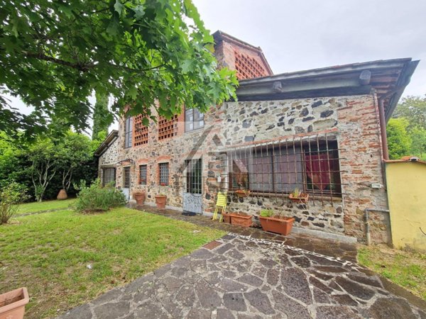 casa indipendente in vendita a Lucca in zona Monte San Quirico