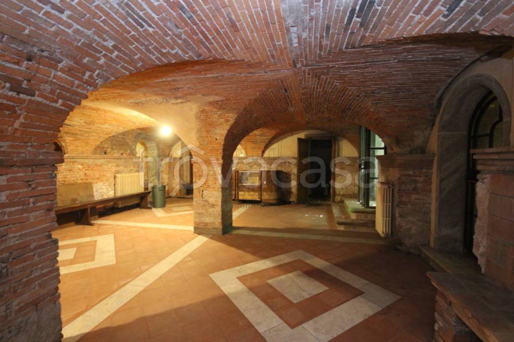 locale commerciale in vendita a Lucca in zona Centro Città