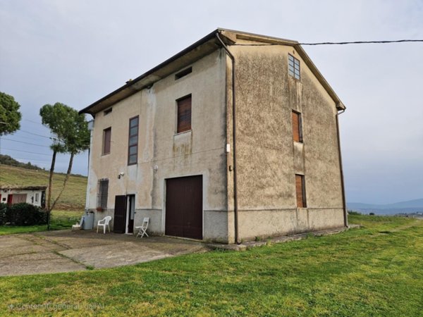 casa indipendente in vendita a Lucca in zona Picciorana