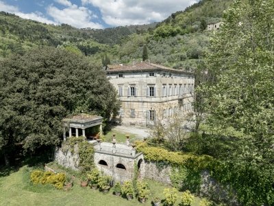 villa in vendita a Lucca in zona Centro Città