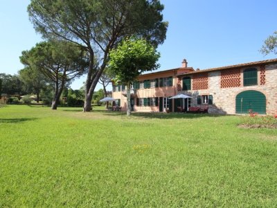 casa indipendente in vendita a Lucca in zona Centro Città