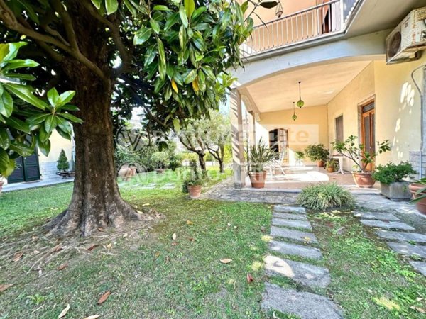 casa indipendente in vendita a Lucca in zona Centro Città