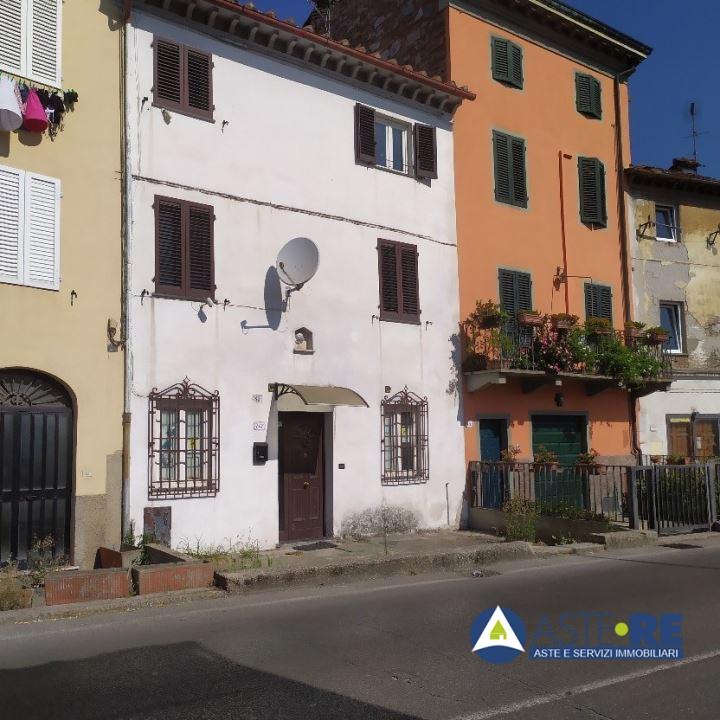 casa indipendente in vendita a Lucca