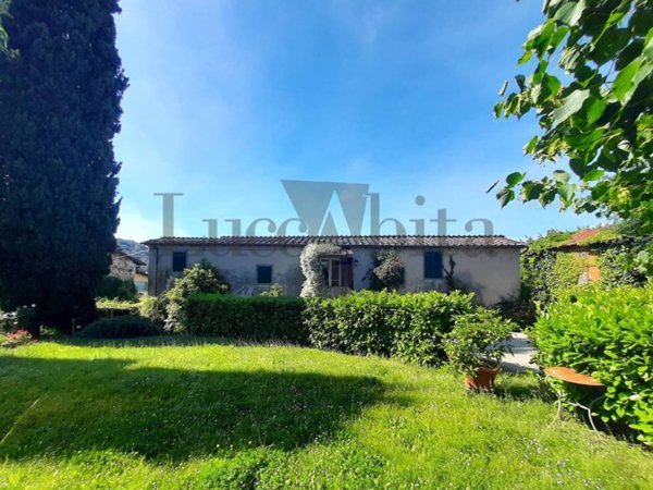 casa indipendente in vendita a Lucca in zona Fagnano