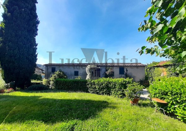 casa indipendente in vendita a Lucca in zona Fagnano