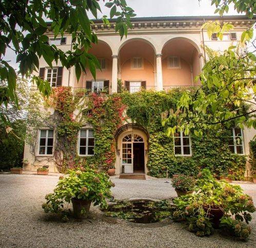 casa indipendente in vendita a Lucca in zona Centro Città