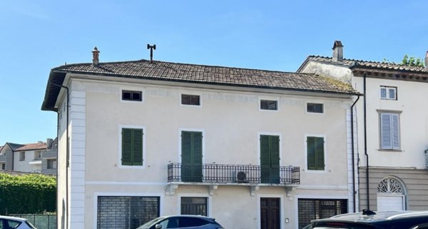 negozio in vendita a Lucca in zona zona Arancio
