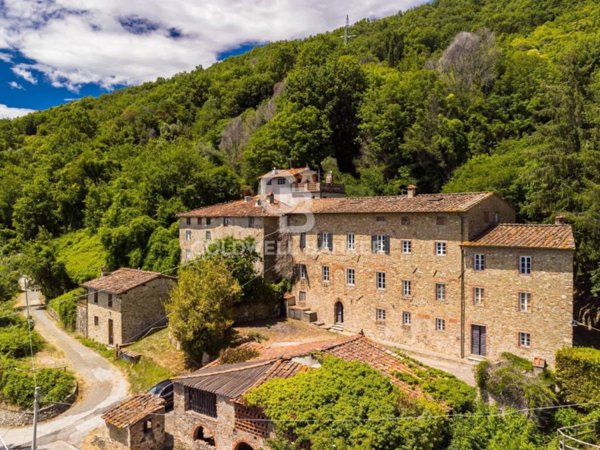 casa indipendente in vendita a Lucca in zona Torre