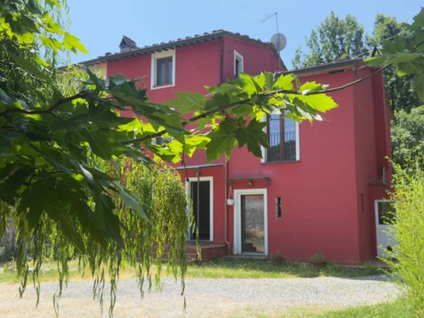 casa indipendente in vendita a Lucca in zona Balbano