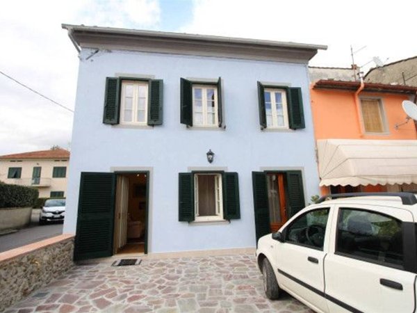 casa indipendente in vendita a Lucca in zona San Cassiano a Vico