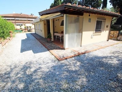 casa indipendente in vendita a Lucca