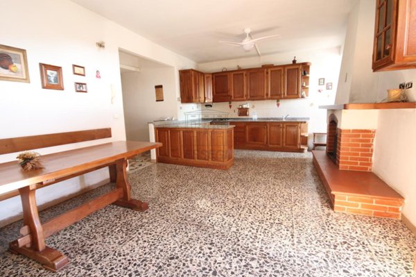 casa indipendente in vendita a Lucca in zona Nozzano