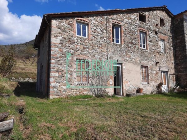 casa indipendente in vendita a Lucca