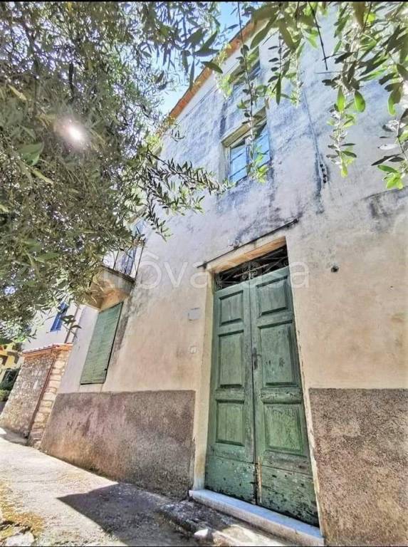 casa indipendente in vendita a Lucca in zona Aquilea
