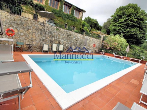intera palazzina in vendita a Lucca in zona zona Arancio