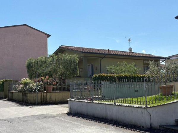 casa indipendente in vendita a Lucca in zona Sant'Angelo in Campo