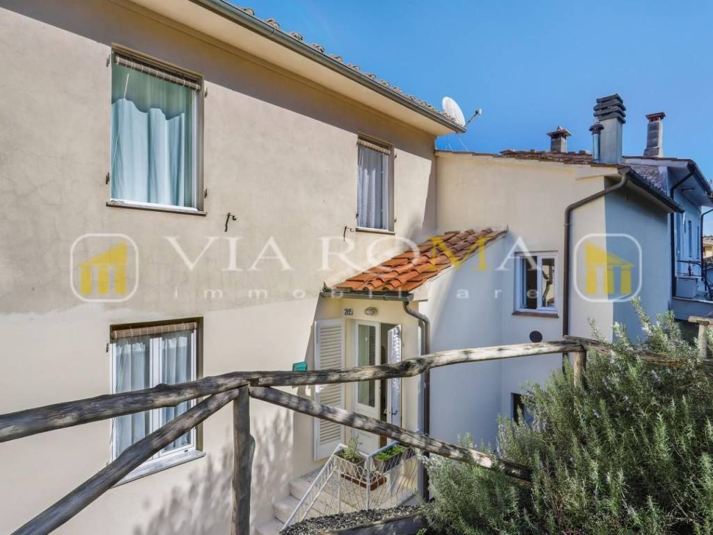casa indipendente in vendita a Lucca in zona Nozzano