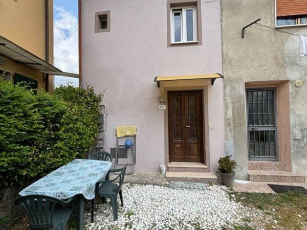 casa indipendente in vendita a Lucca in zona Zona San Concordio