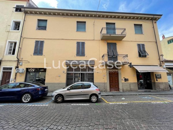 locale commerciale in vendita a Lucca in zona Centro Città