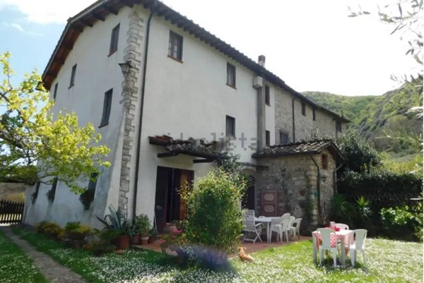 casa indipendente in vendita a Lucca in zona Maggiano